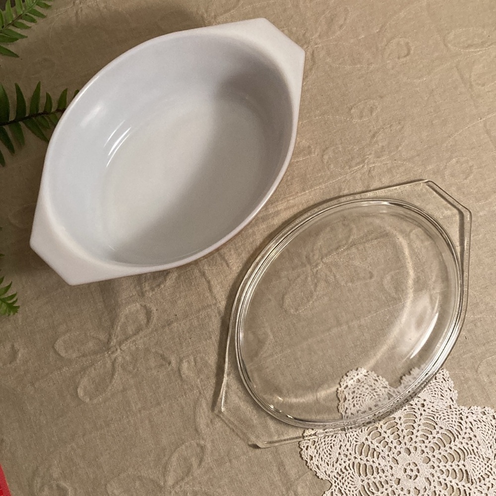 Vintage Pyrex Early American 1 1/2 Quart Casserole With Lid - Picture 10 of 15